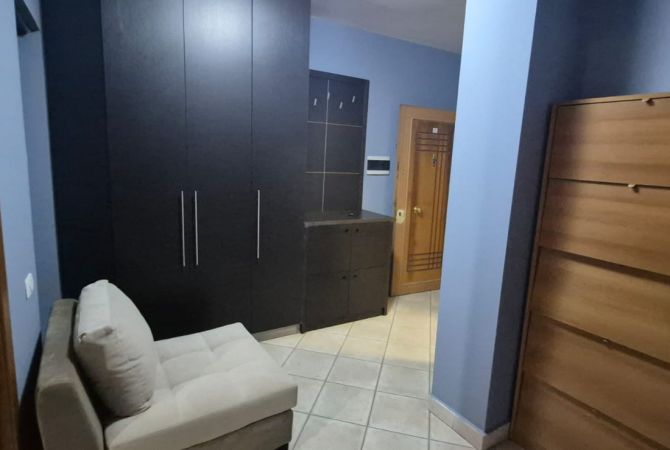 Shtepi me qera Apartament ne Tirane, 2+1, Mobilimi E mobiluar, Pagesa 65,000  Leke.