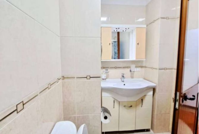 Shtepi me qera Apartament ne Tirane, 2+1, Mobilimi E mobiluar, Pagesa 700  Euro.