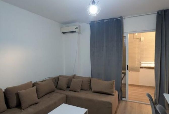 Shtepi me qera Apartament ne Tirane, 2+1, Mobilimi E mobiluar, Pagesa 500  Euro.