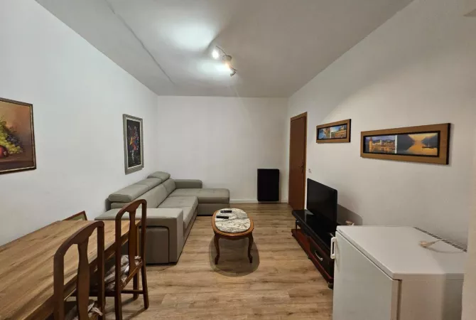 Shtepi me qera 1+1 ne Tirane - 52,000 Leke