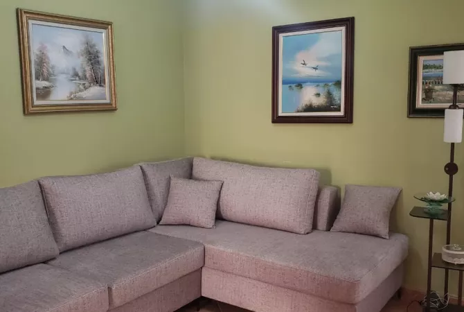 Shtepi me qera 2+1 ne Tirane - 650 Euro