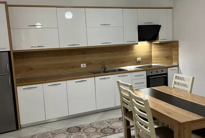 Shtepi me qera Apartament ne Tirane, 2+1, Mobilimi E mobiluar, Pagesa 55,000  Leke.