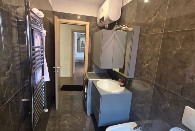 Shtepi me qera 2+1 ne Tirane - 75,000 Leke