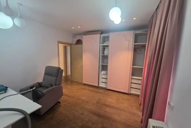 Shtepi me qera Apartament ne Tirane, 2+1, Mobilimi E mobiluar, Pagesa 75,000  Leke.