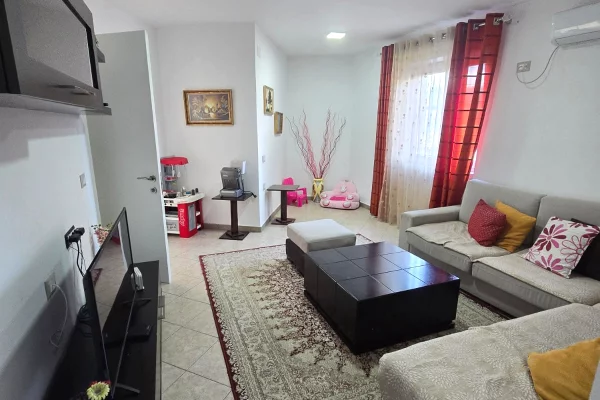 Shtepi me qera 2+1 ne Tirane - 700 Euro
