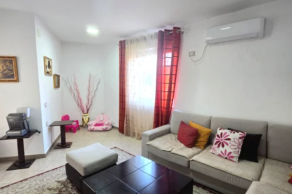 Shtepi me qera 2+1 ne Tirane - 700 Euro