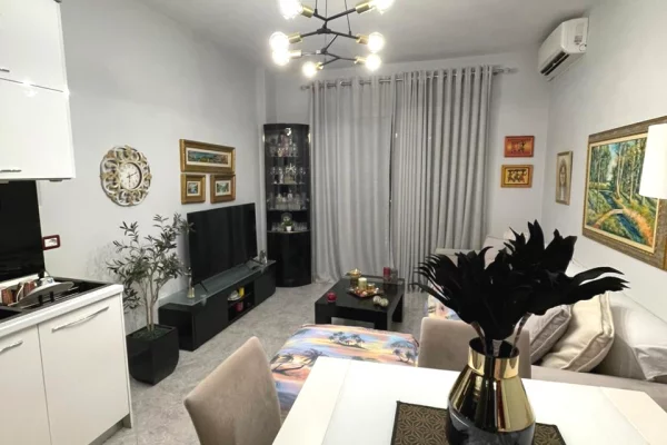 Shtepi me qera 1+1 ne Tirane - 50,000 Leke