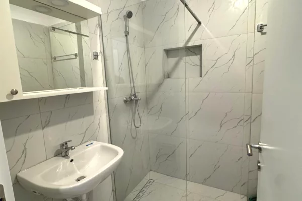 Shtepi me qera Apartament ne Tirane, 1+1, Mobilimi E mobiluar, Pagesa 58,000  Leke.