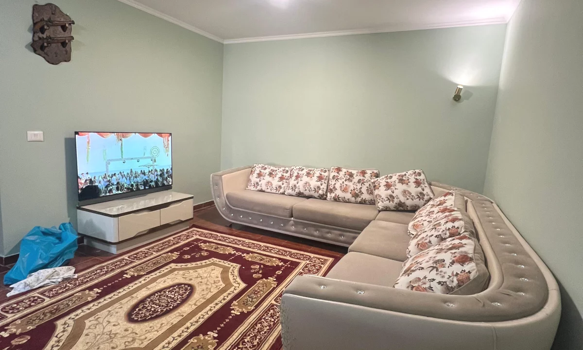 Shtepi me qera Apartament ne Tirane, 1+1, Mobilimi E mobiluar, Pagesa 450  Euro.