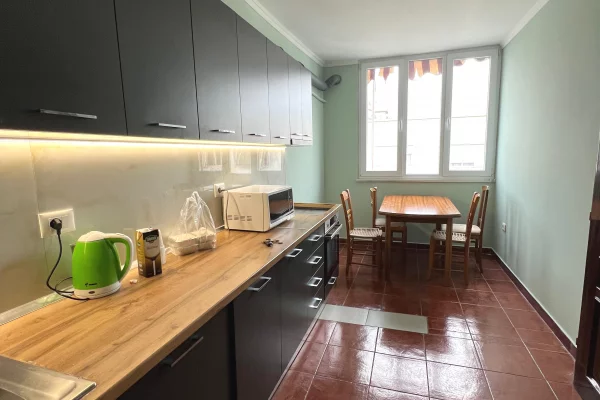 Shtepi me qera Apartament ne Tirane, 1+1, Mobilimi E mobiluar, Pagesa 450  Euro.