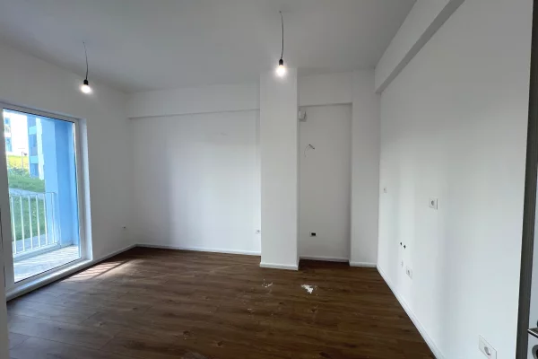 Shtepi ne shitje Apartament ne Tirane, 1+1, Mobilimi Bosh, pa mobiluar, Pagesa 71,000  Euro.