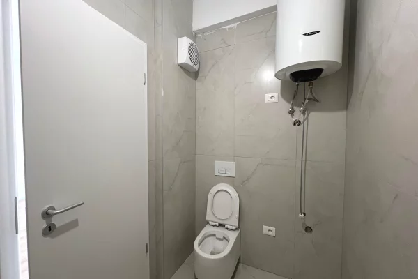 Shtepi ne shitje Apartament ne Tirane, 1+1, Mobilimi Bosh, pa mobiluar, Pagesa 71,000  Euro.