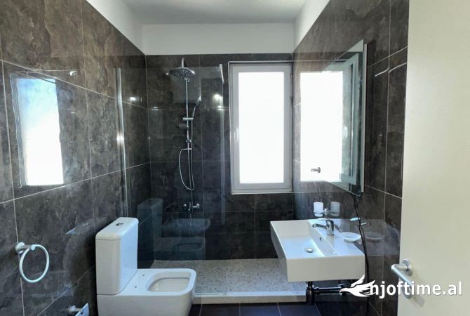 Shtepi ne shitje Apartament ne Durres, 4+1, Mobilimi E mobiluar, Pagesa 200,000  Euro.