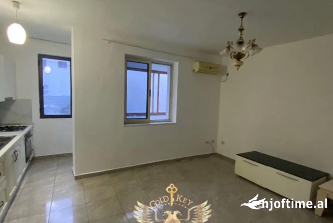 Shtepi ne shitje Apartament ne Durres, 1+1, Mobilimi Pjeserisht e mobiluar, Pagesa 60,000  Euro.