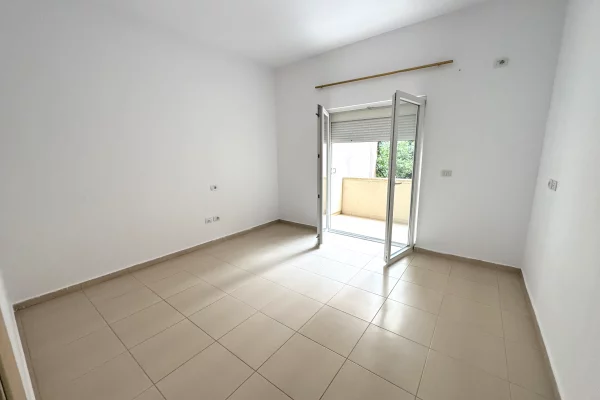 Shtepi me qera Apartament ne Tirane, 2+1, Mobilimi E mobiluar, Pagesa 450  Euro.