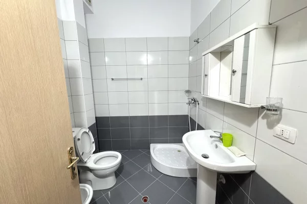 Shtepi me qera Apartament ne Tirane, 2+1, Mobilimi E mobiluar, Pagesa 450  Euro.