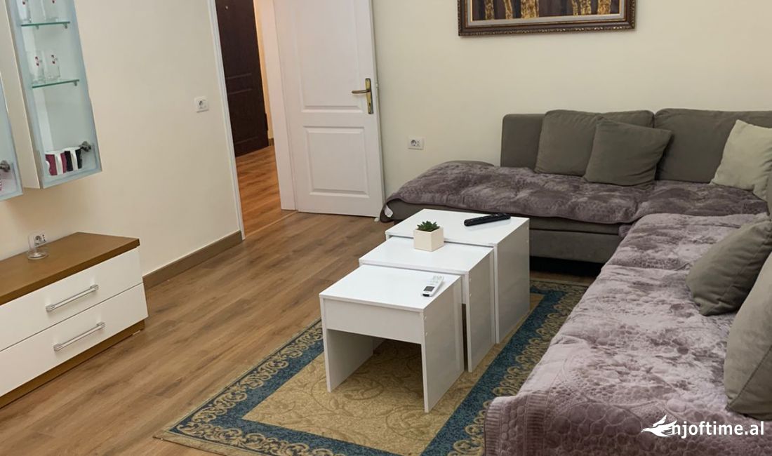 Shtepi me qera Apartament ne Tirane, 2+1, Mobilimi E mobiluar, Pagesa 600  Euro.