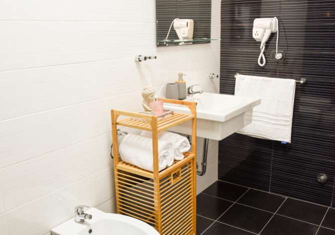 Shtepi me qera Apartament ne Tirane, 1+1, Mobilimi E mobiluar, Pagesa 1,000  Euro.