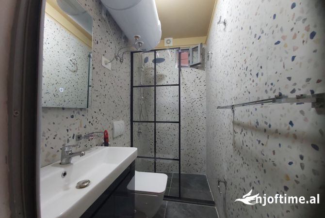 Shtepi me qera Apartament ne Tirane, Garsoniere, Mobilimi E mobiluar, Pagesa 40,000  Leke.