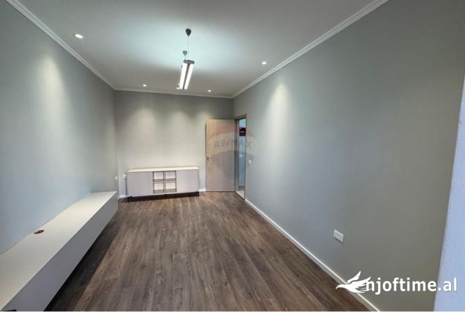 Ambient biznesi me qera 3+1 ne Tirane - 800 Euro