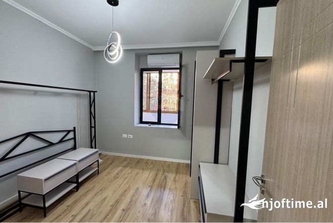 Ambient biznesi me qera 3+1 ne Tirane - 800 Euro