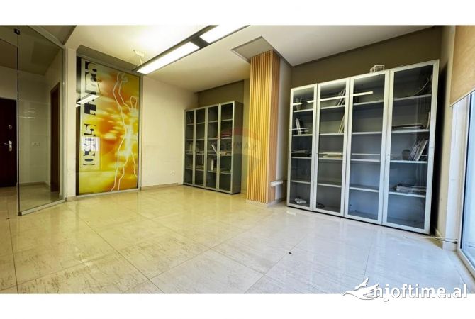 Ambient biznesi me qera 1+1 ne Tirane - 80,000 Leke