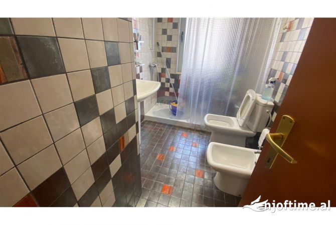 Ambient biznesi me qera 1+1 ne Tirane - 80,000 Leke