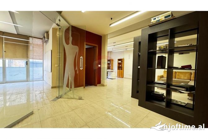 Zyre per qera tek Stadiumi Dinamo!