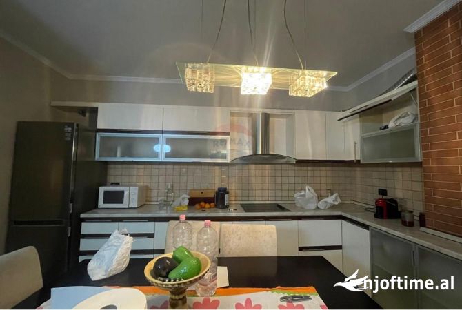 Shtepi me qera 2+1 ne Tirane - 650 Euro
