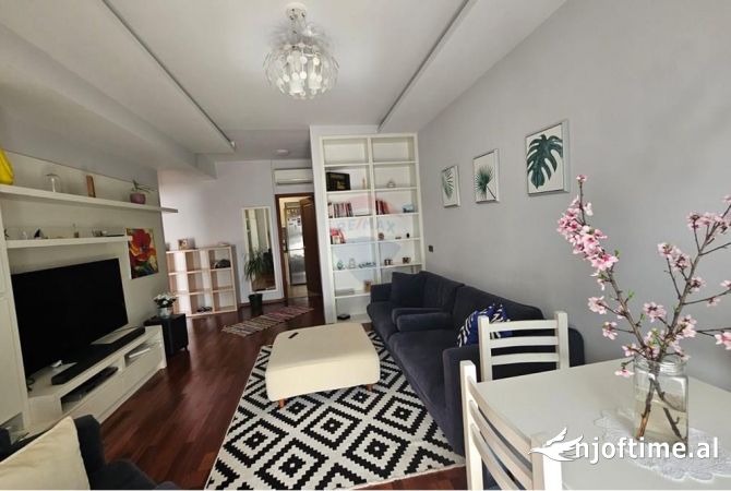 Shtepi me qera 1+1 ne Tirane - 65,000 Leke