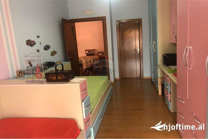 Shtepi me qera Apartament ne Tirane, 2+1, Mobilimi E mobiluar, Pagesa 470  Euro.