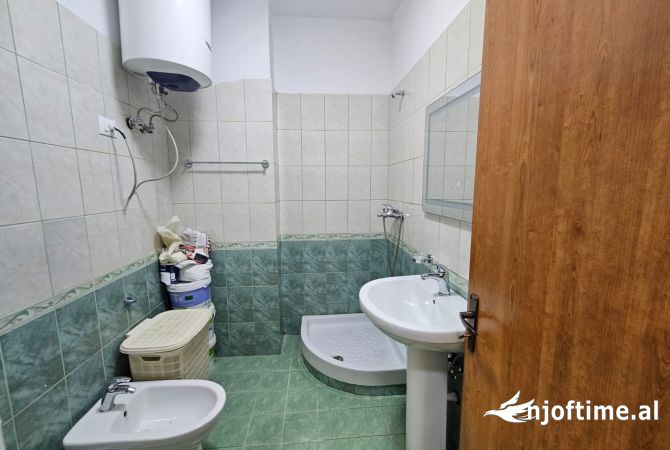 Shtepi me qera Apartament ne Tirane, 1+1, Mobilimi E mobiluar, Pagesa 450  Euro.
