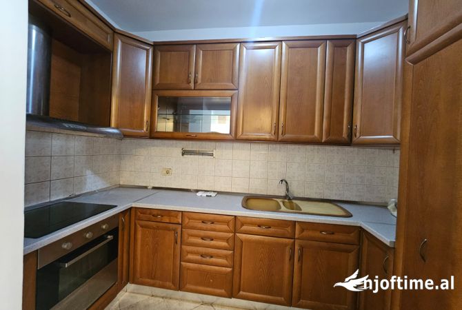 Ambient biznesi me qera 3+1 ne Tirane - 700 Euro