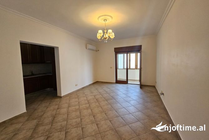 Ambient biznesi me qera 3+1 ne Tirane - 700 Euro