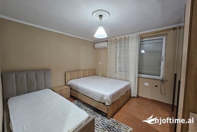 Shtepi me qera Apartament ne Tirane, 2+1, Mobilimi E mobiluar, Pagesa 450  Euro.