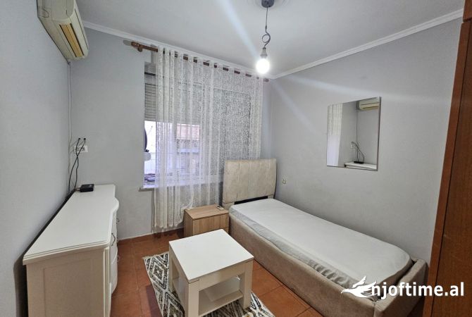 Shtepi me qera Apartament ne Tirane, 2+1, Mobilimi E mobiluar, Pagesa 450  Euro.