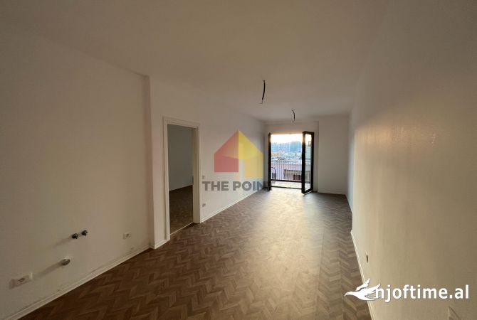 Ambient biznesi me qera 3+1 ne Tirane - 1,200 Euro