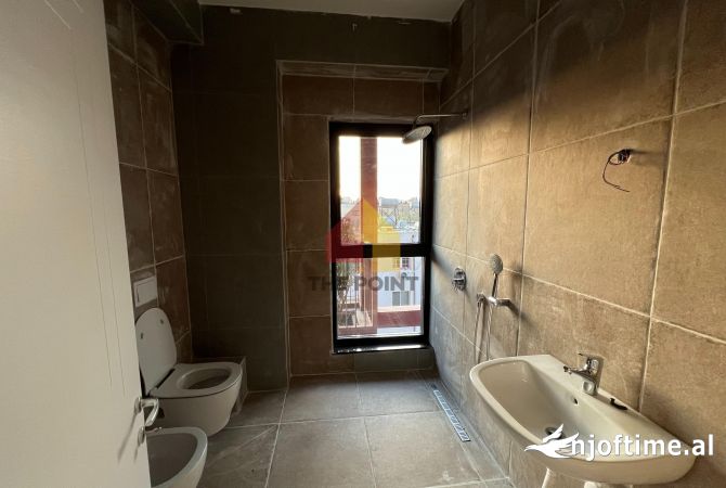 Ambient Komercial me qira te Tirana Garden Building