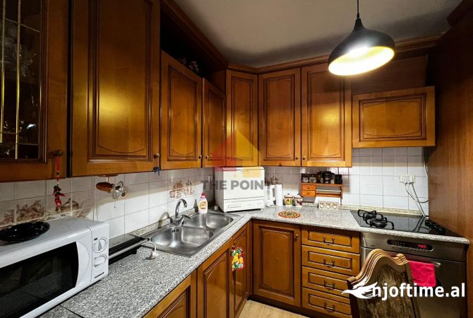 Shtepi me qera Apartament ne Tirane, 2+1, Mobilimi E mobiluar, Pagesa 800  Euro.