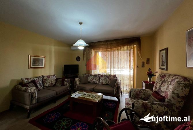 Shtepi me qera Apartament ne Tirane, 2+1, Mobilimi E mobiluar, Pagesa 800  Euro.