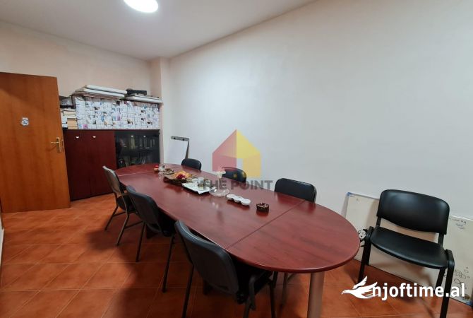 Ambient biznesi me qera 3+1 ne Tirane - 600 Euro