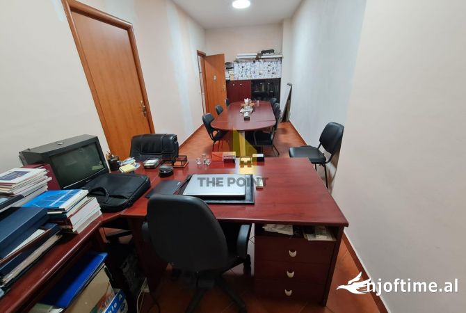 Ambient biznesi me qera 3+1 ne Tirane - 600 Euro