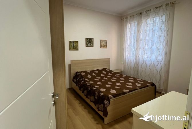 Shtepi me qera Apartament ne Tirane, 2+1, Mobilimi E mobiluar, Pagesa 650  Euro.