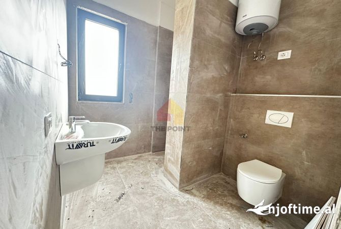 Shtepi ne shitje Apartament ne Tirane, 2+1, Mobilimi Bosh, pa mobiluar, Pagesa 158,000  Euro.