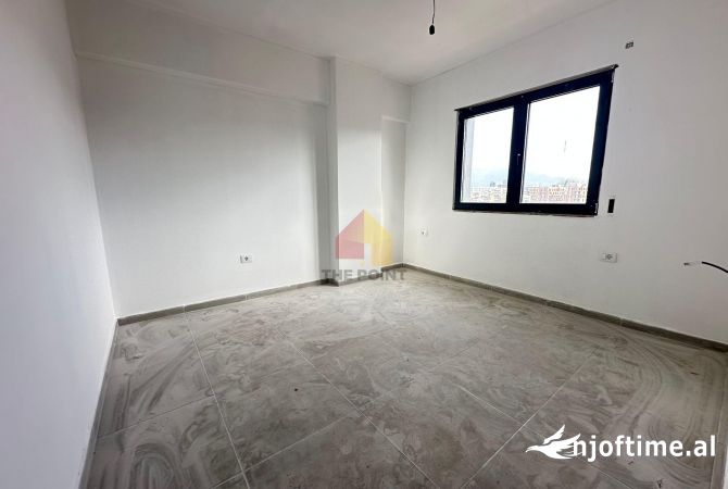 Shtepi ne shitje Apartament ne Tirane, 2+1, Mobilimi Bosh, pa mobiluar, Pagesa 158,000  Euro.