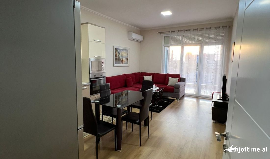 Shtepi me qera Apartament ne Tirane, 2+1, Mobilimi E mobiluar, Pagesa 650  Euro.