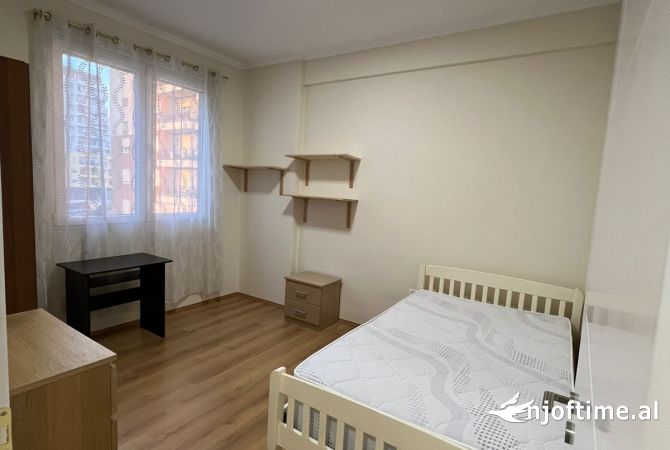 Shtepi me qera Apartament ne Tirane, 2+1, Mobilimi E mobiluar, Pagesa 650  Euro.