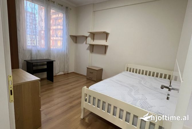 Shtepi me qera Apartament ne Tirane, 2+1, Mobilimi E mobiluar, Pagesa 650  Euro.