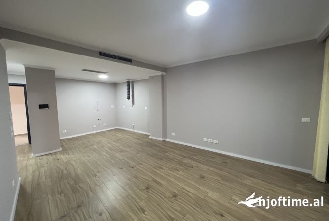 Zyre Moderne ne Rezidencen Lake View, Tirane