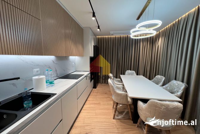 Shtepi me qera 2+1 ne Tirane - 2,400 Euro